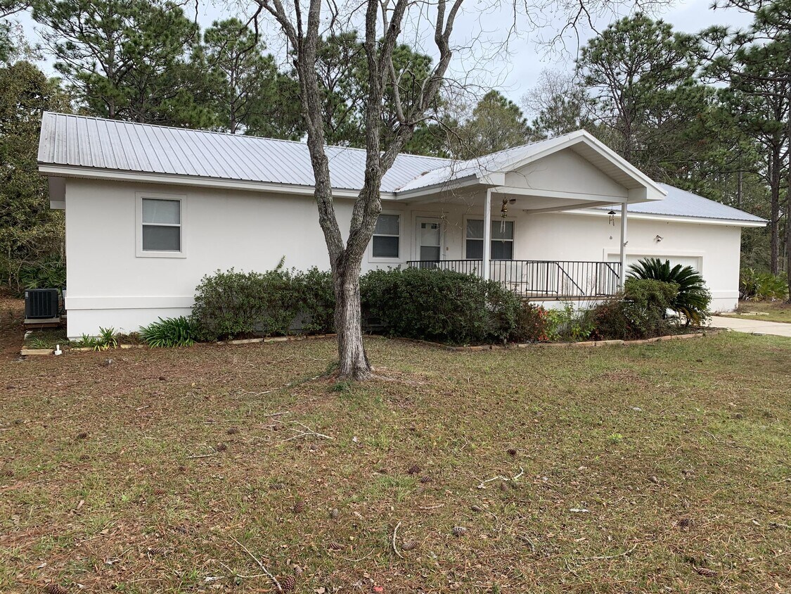 Foto principal - 181 E Pinehurst Dr