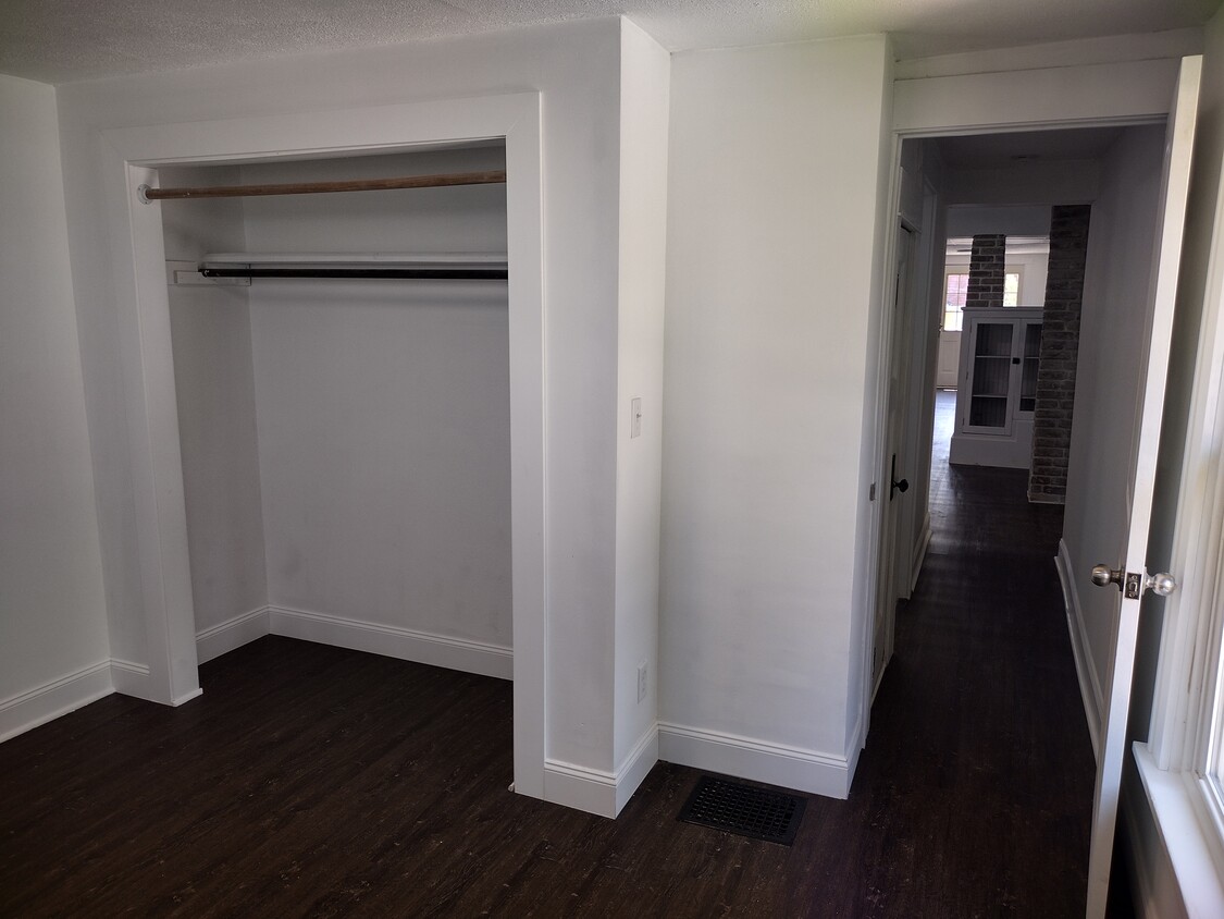 Primary Photo - 337 W South St