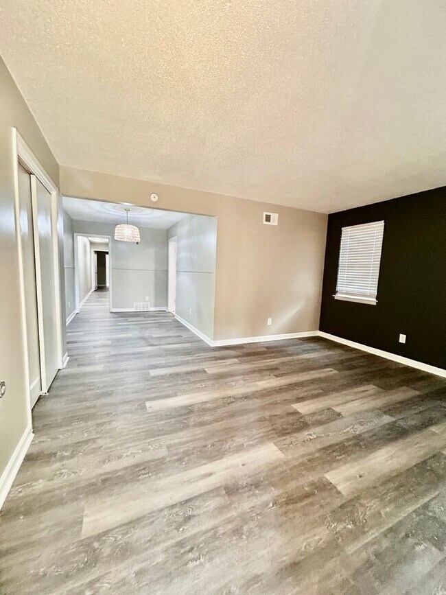 Building Photo - HALF OFF FIRST MONTHS RENT PROMOTION
