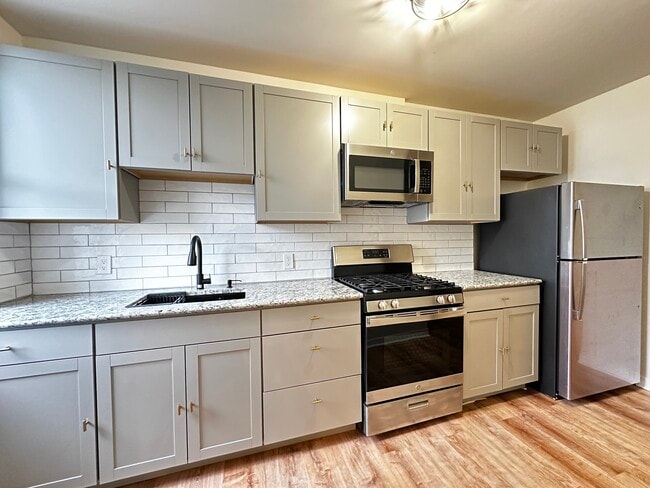 Kitchen - 226 70th St