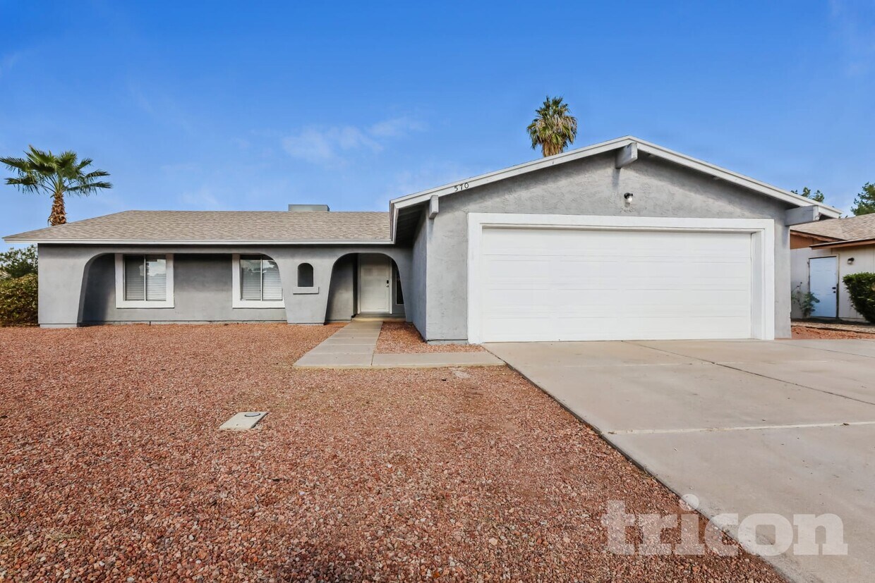 Foto principal - 570 W Myrna Ln