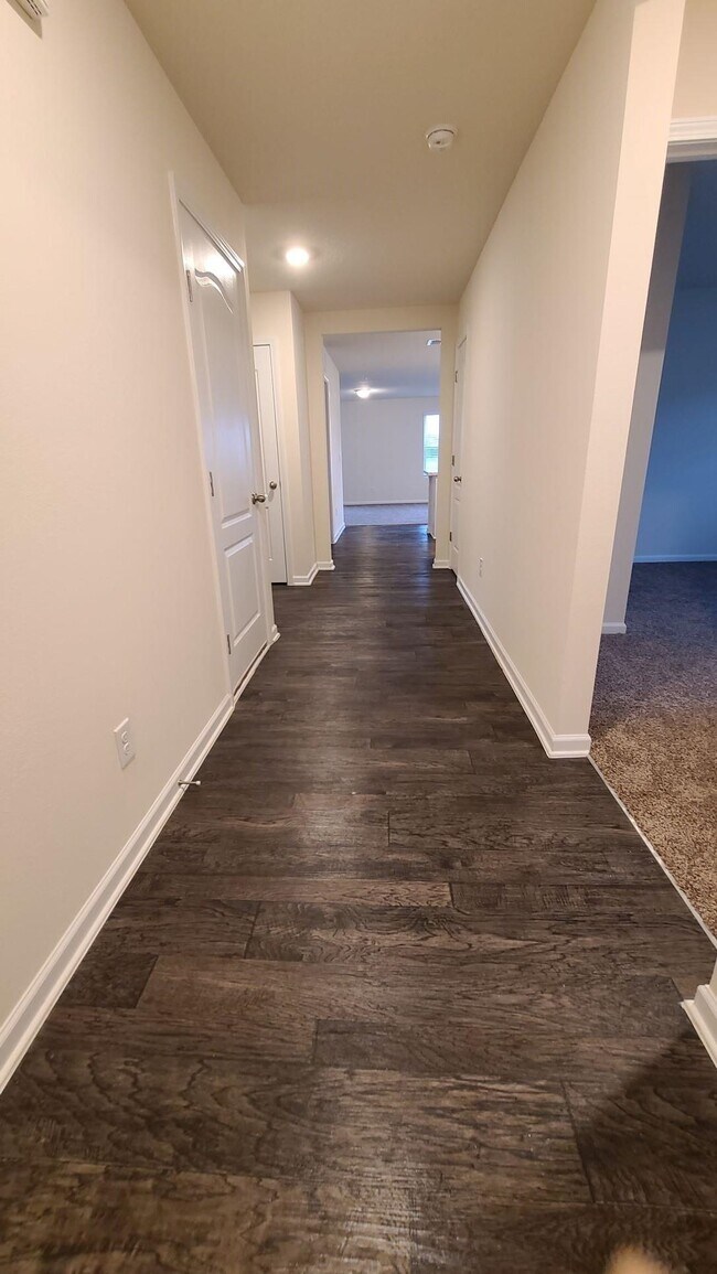 Building Photo - 27 Jarama Cir