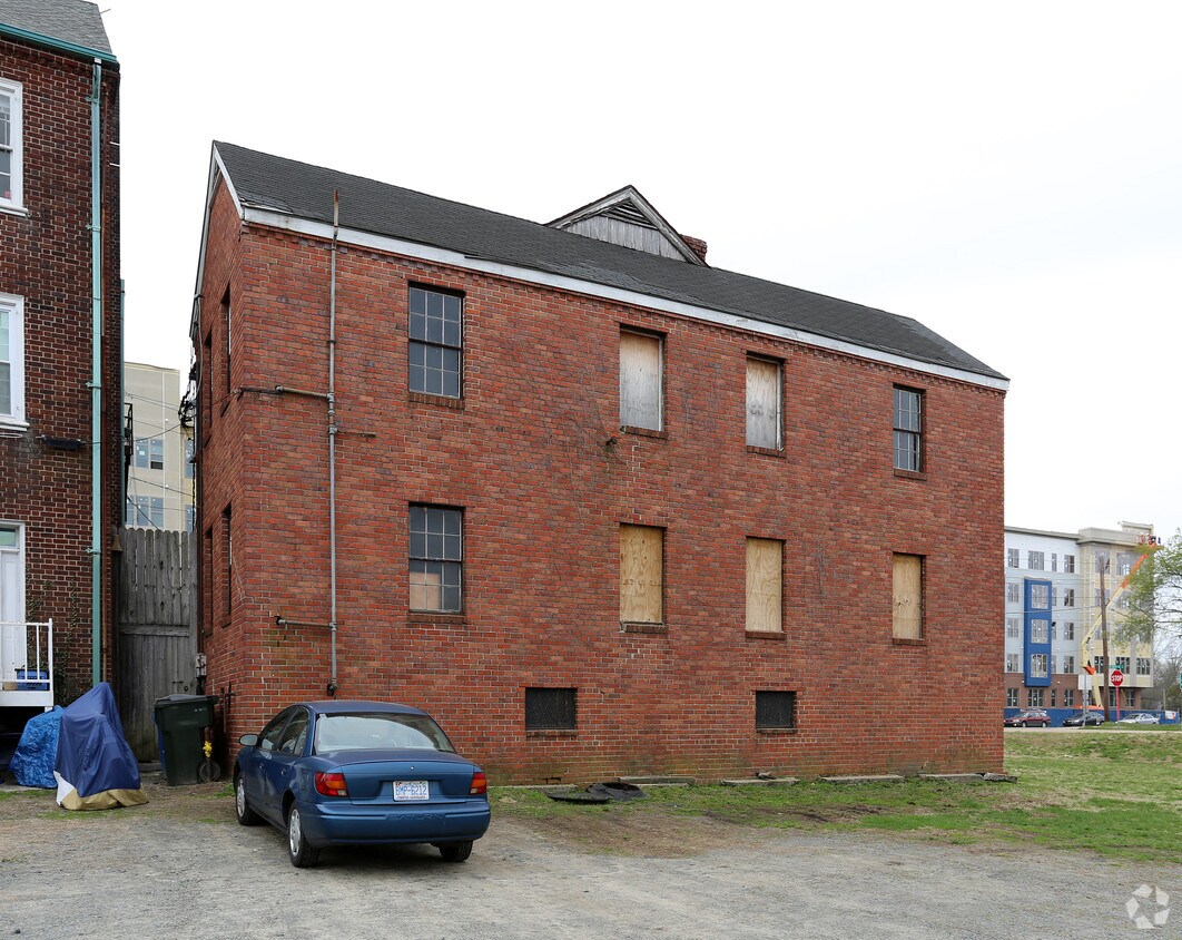 Foto del edificio - 604 W Chapel Hill St