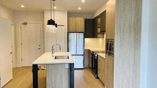 Building Photo - 20695 Eastleigh Cres