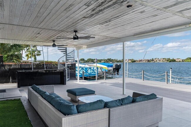 Foto del edificio - 1055 Stillwater Dr