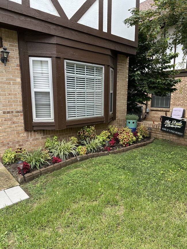 Building Photo - 2515 S Florence Pl