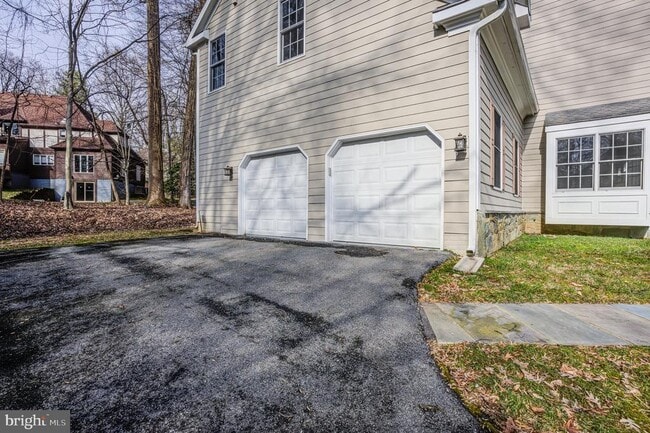 Building Photo - 8204 Osage Ln