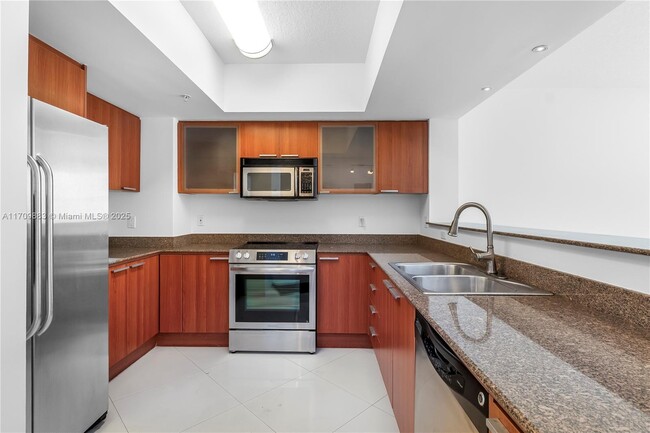 Foto del edificio - 16699 Collins Ave