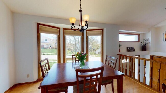 Building Photo - 204 Summerset Dr