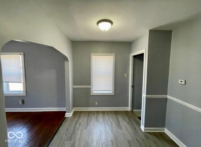 Foto del edificio - 2827 E Brookside Ave