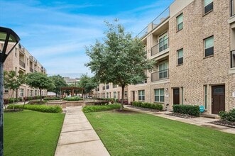 Building Photo - 1316 Palm Canyon Dr