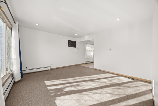 Foto del edificio - Spacious 1 bedroom, 1 bathroom apartment