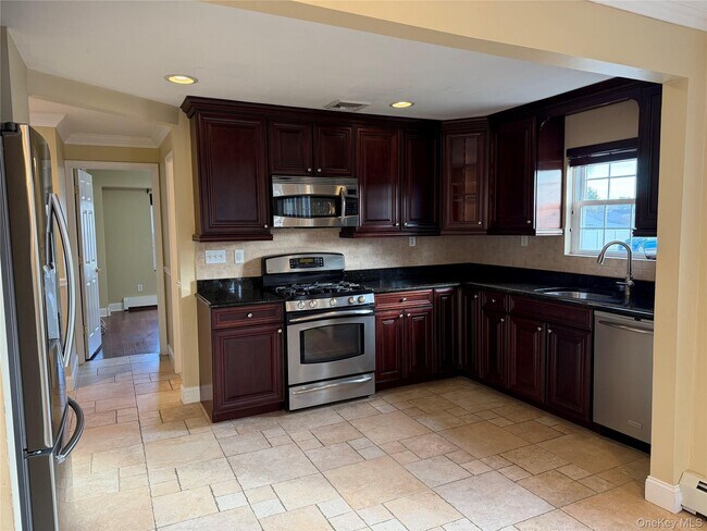 Foto del edificio - 72 N Fordham Rd