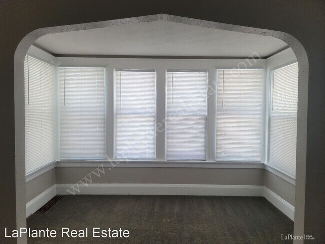 Foto del edificio - 4016 Overland Pkwy