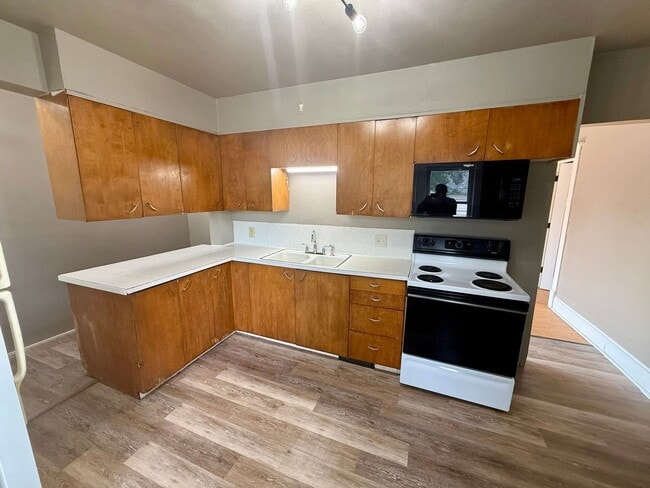 Building Photo - 709 Henrietta St