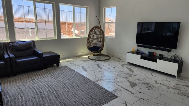 Building Photo - Executive 5 Bedroom, 4 Bathroom 3300 sqft....