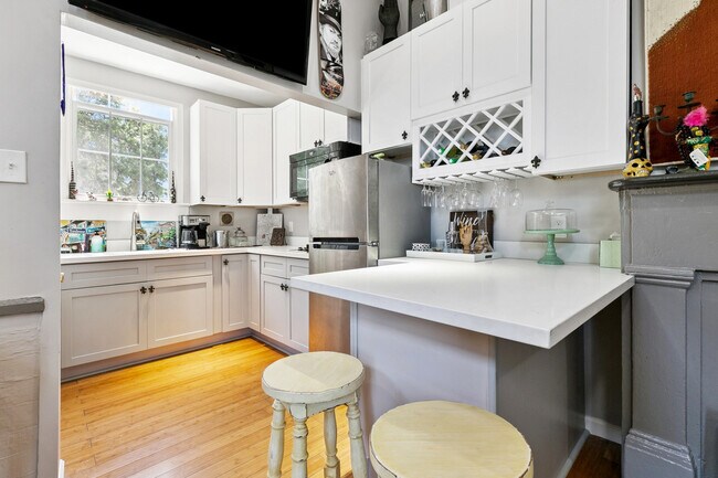 Foto del edificio - 922 Elysian Fields Ave