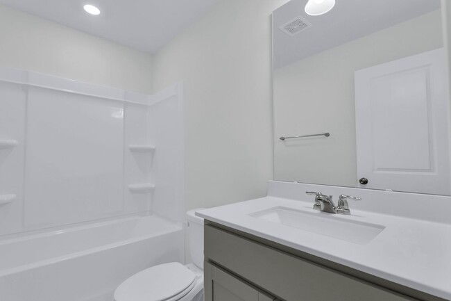 Building Photo - 104 Calvander Ln