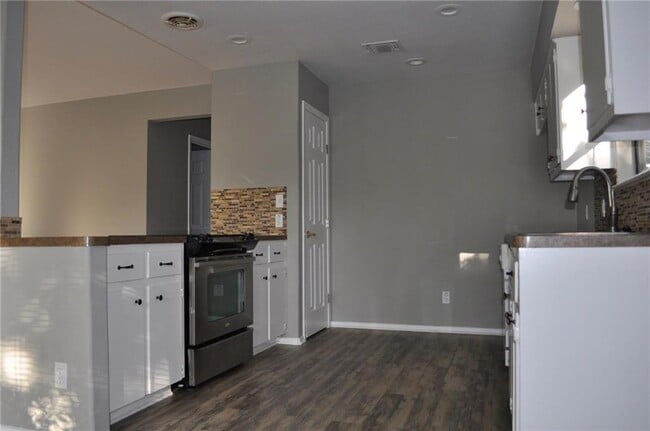 Building Photo - 6003 Sun Vista Dr