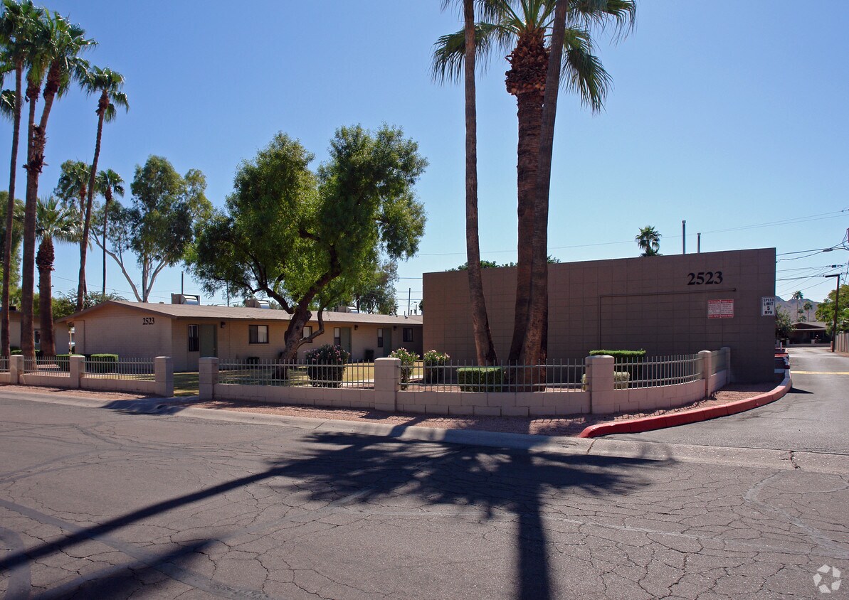 Foto principal - 2523-2527 Aire Libre Ave