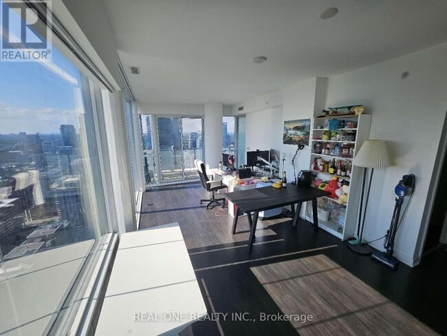 Building Photo - 15 Grenville St