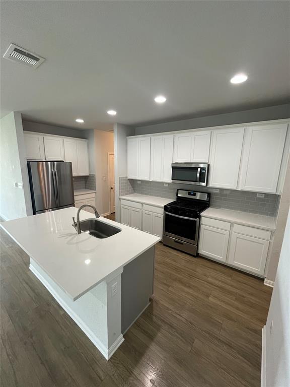 Foto del edificio - 124 Winding Hollow Ln