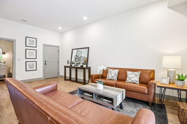 Foto del edificio - 2450 Wickersham Ln