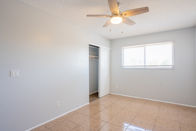 Building Photo - 3300 S Terrace Rd