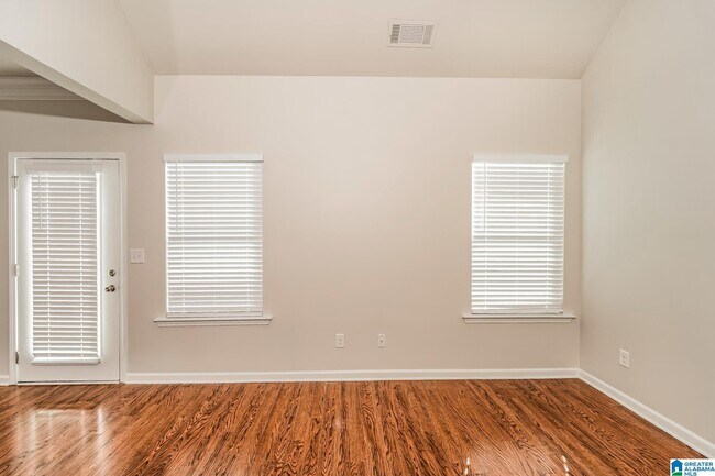 Foto del edificio - 3639 Grand Central Ave