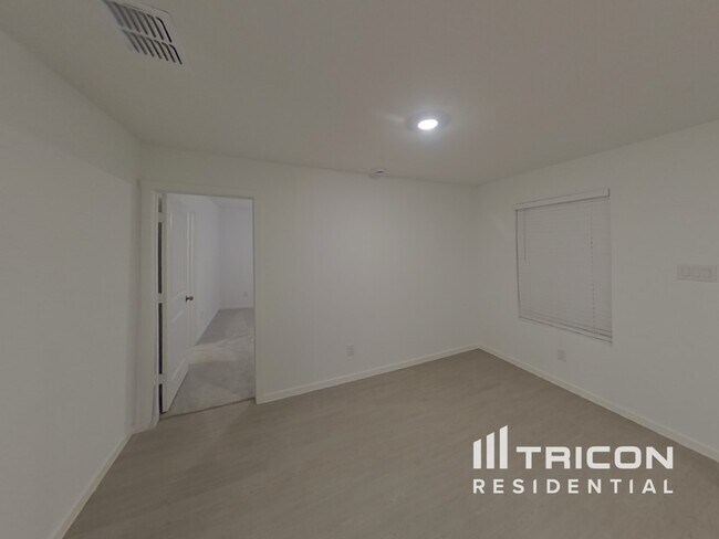 Foto del edificio - 815 Ginkgo Wy