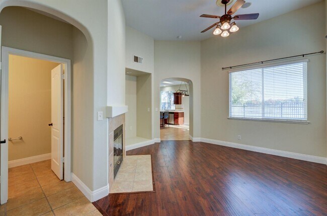 Foto del edificio - 1723 N Mont Blanc Ln