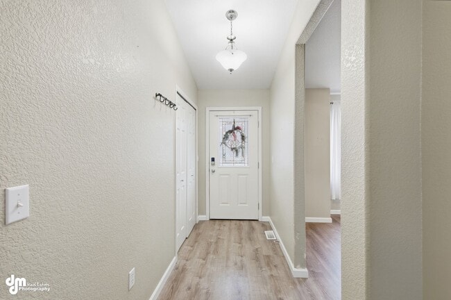 Building Photo - 3 BEDROOM | 2 BATHROOM | 2 CAR GARAGE