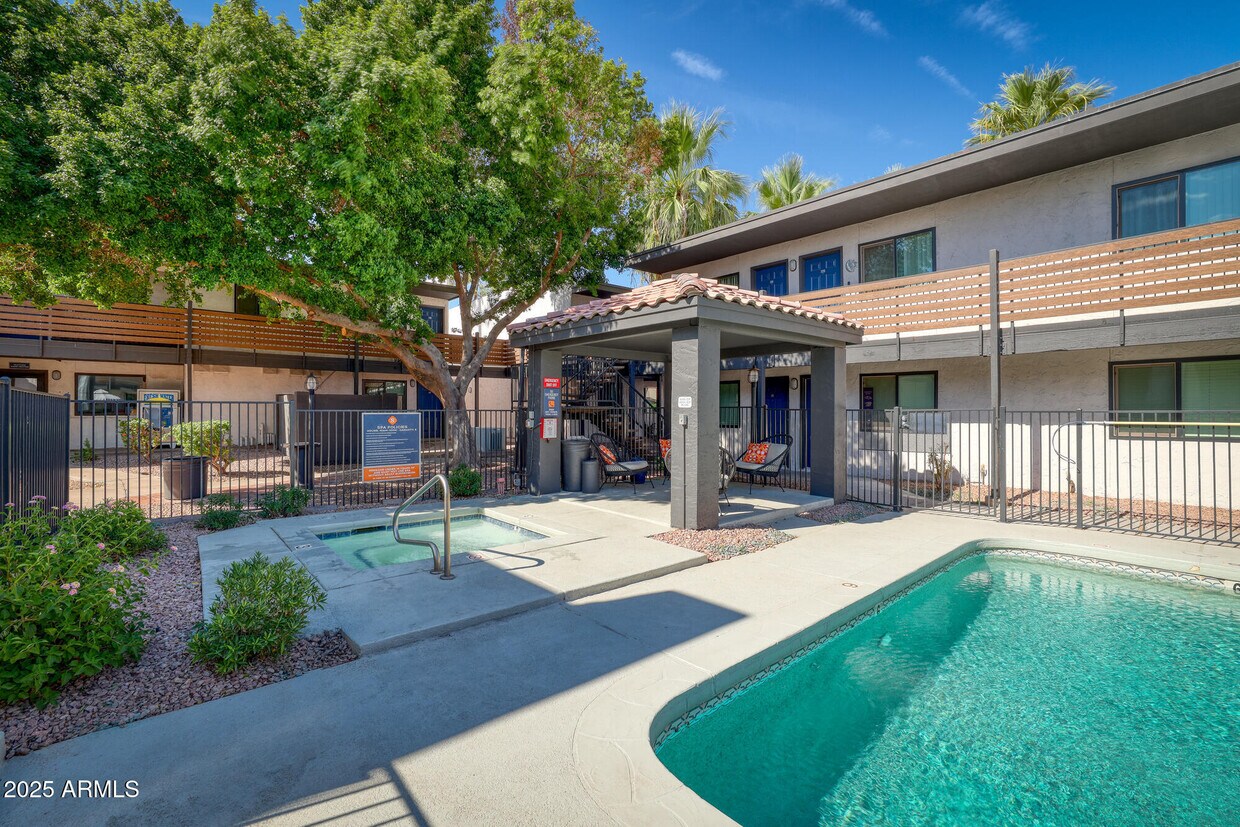 Foto principal - 5225 E Thomas Rd