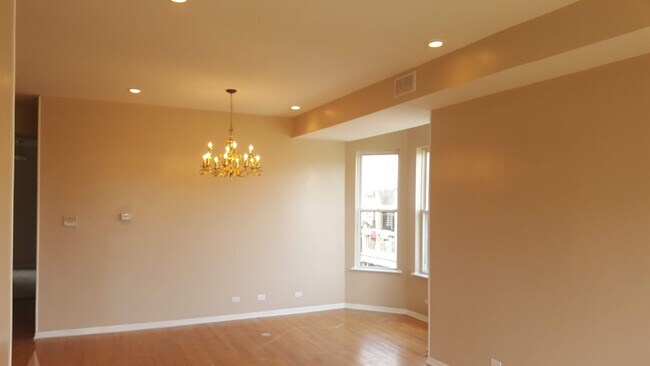 Building Photo - 120 E 45th St