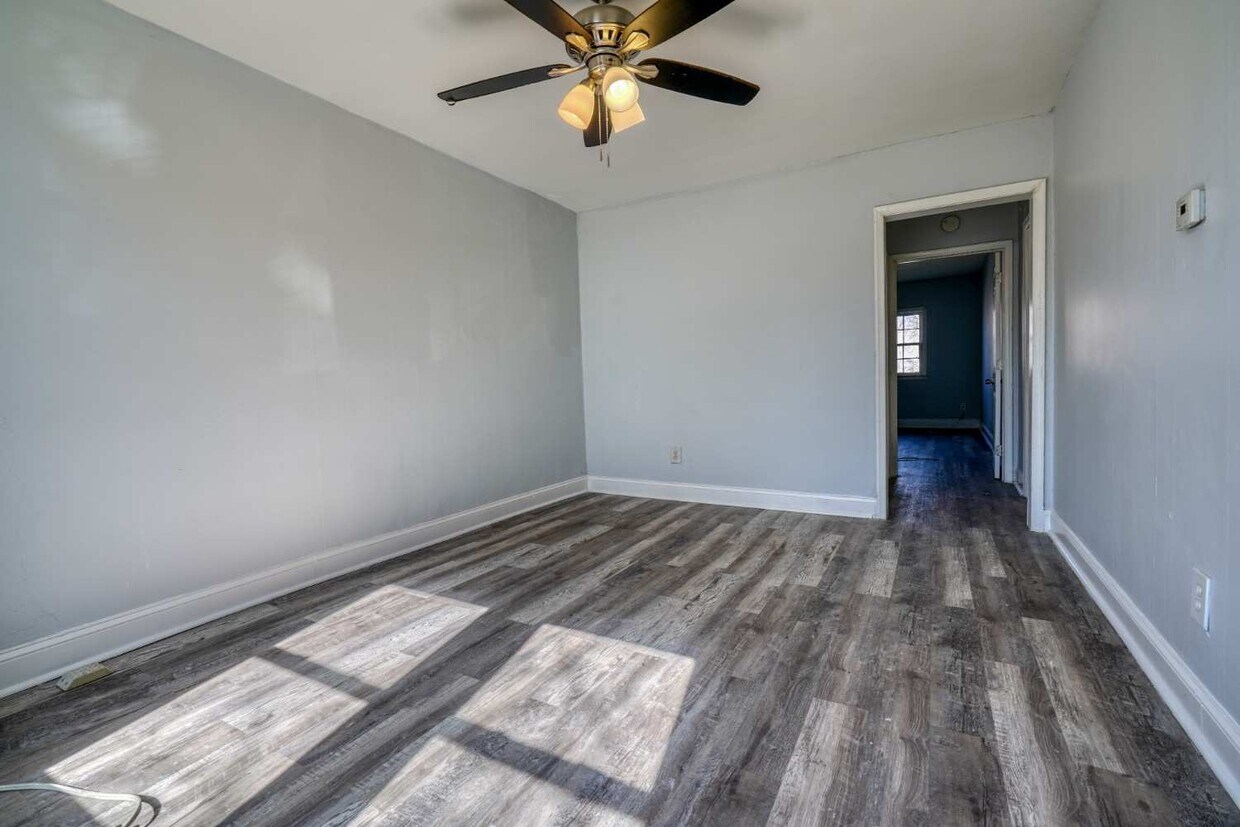 Building Photo - 160X Plum St