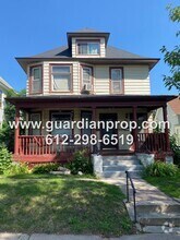Building Photo - 709-711 Jessamine Ave E