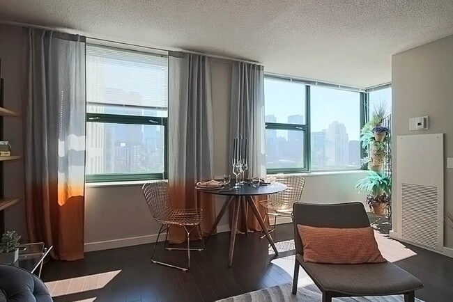 Photo - 661 N Clark St (Chicago, IL) Apartment
