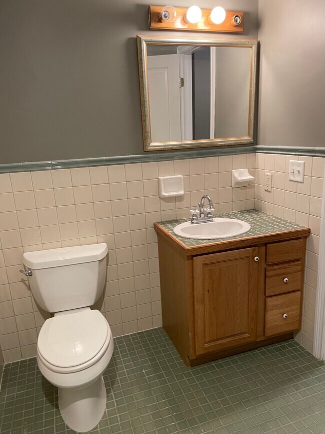 Bathroom 1 - 413 Broadway St