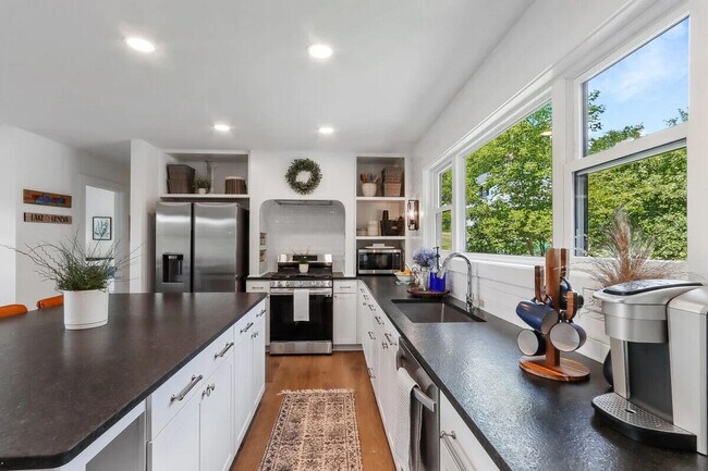 Foto del edificio - 190 Dewey Ave