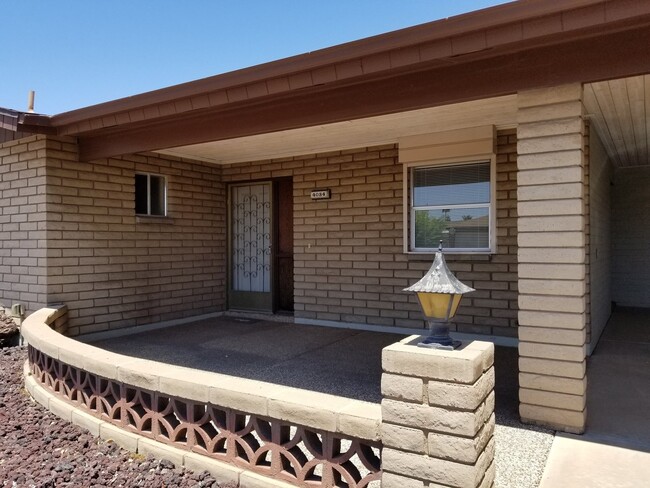Building Photo - 2 BEDROOM RENTAL IN SUNLAND VILLAGE **MOVE...