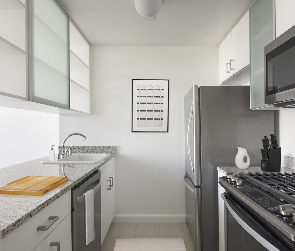 Primary Photo - 500 W 56th St