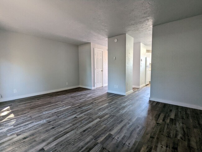 Foto del edificio - Newly Renovated 2-Bedroom, 1.5-Bath Apartment with Private Patio and On Site Laundry!