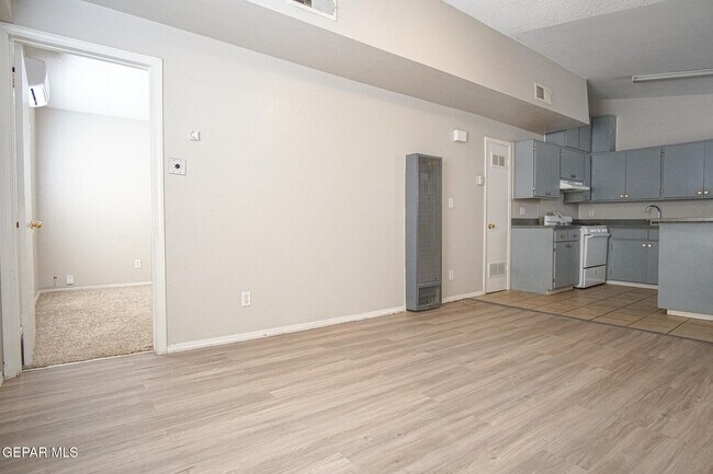 Building Photo - 3403 Pershing Dr