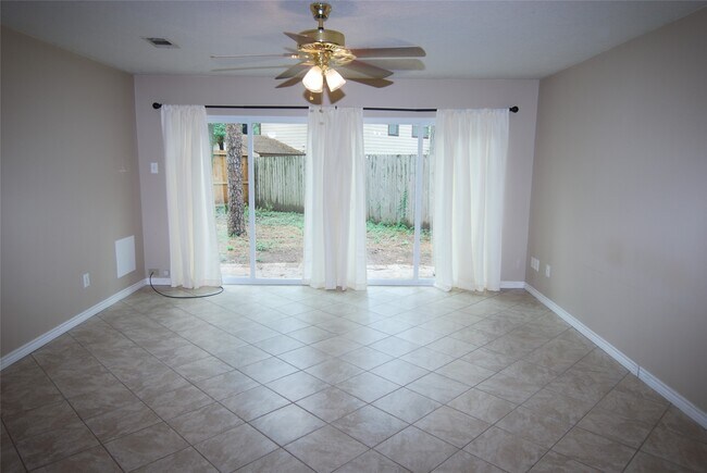 Foto del edificio - 1401 E Red Cedar Cir