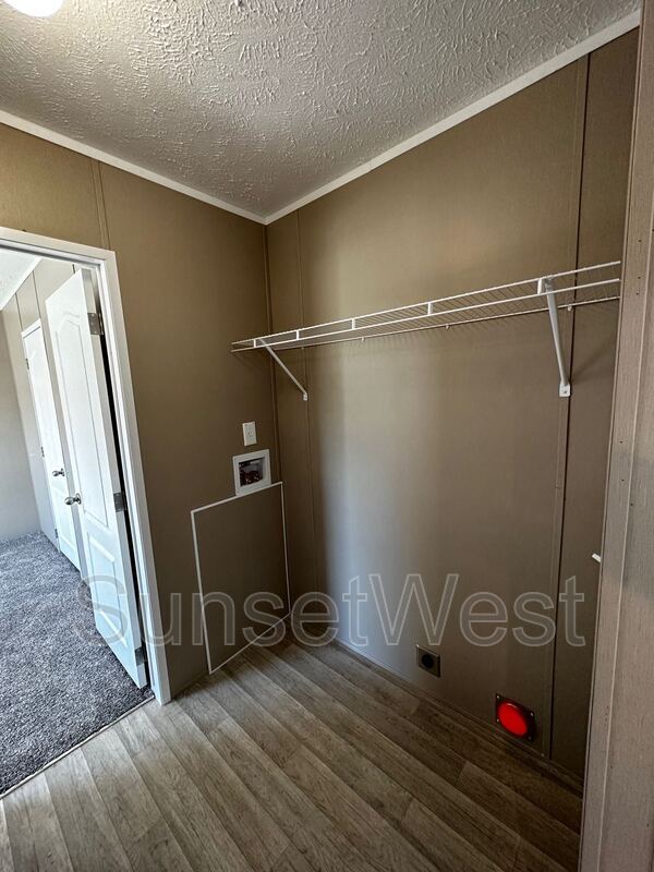Foto del edificio - 4609 Rainbow Ln