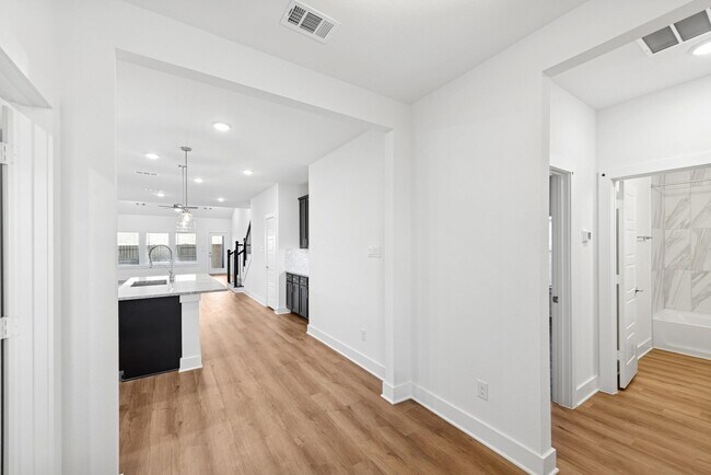 Building Photo - 8058 Kay Hbr Dr