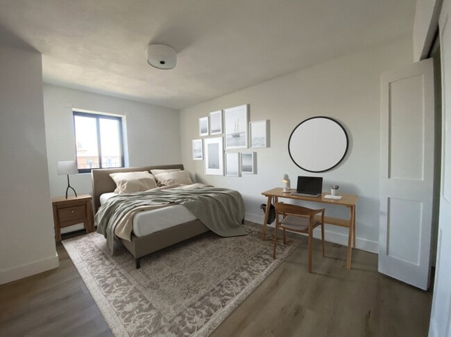 Building Photo - 500 E 7th St