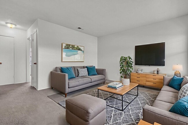 Foto del edificio - Cute 2 Bed 1 Bath Unit in Quiet Fourplex