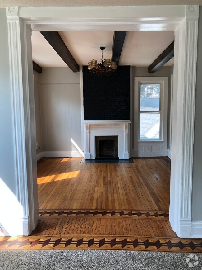 300 Osage St Unit F, Leavenworth, KS 66048 Condo for Rent in