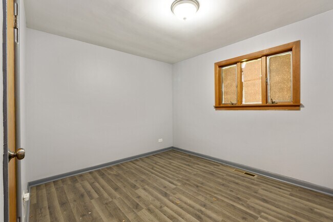 Building Photo - 663 E 154th St